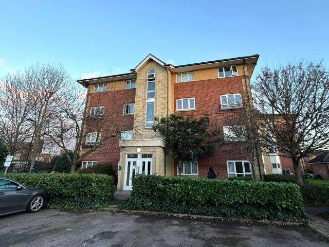 Flat for sale in Lower Edmonton, Greater London