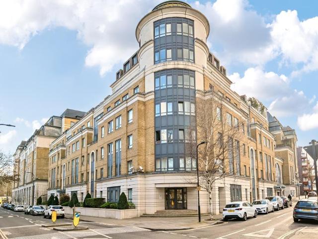Flat for sale in South Hampstead, Greater London