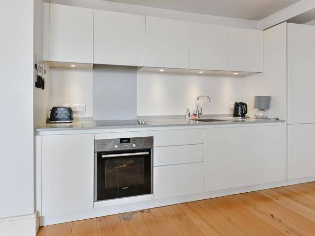Flat for sale in Fulham, Isle Of Man