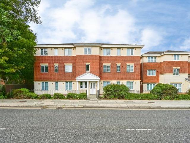 Flat for sale in Calderstones