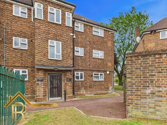 Flat for sale in London Borough of Havering, Greater London