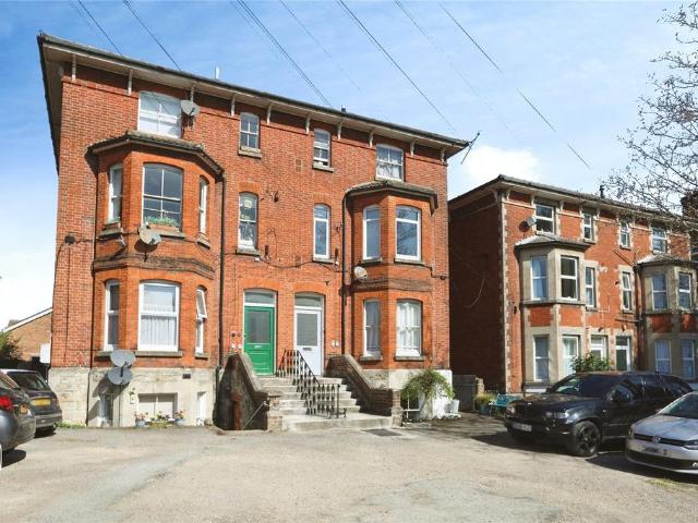 Flat for sale in Ringlestone, Midway