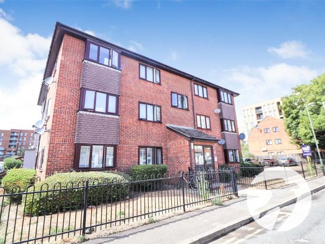Flat for sale in London Borough of Bexley, Greater London