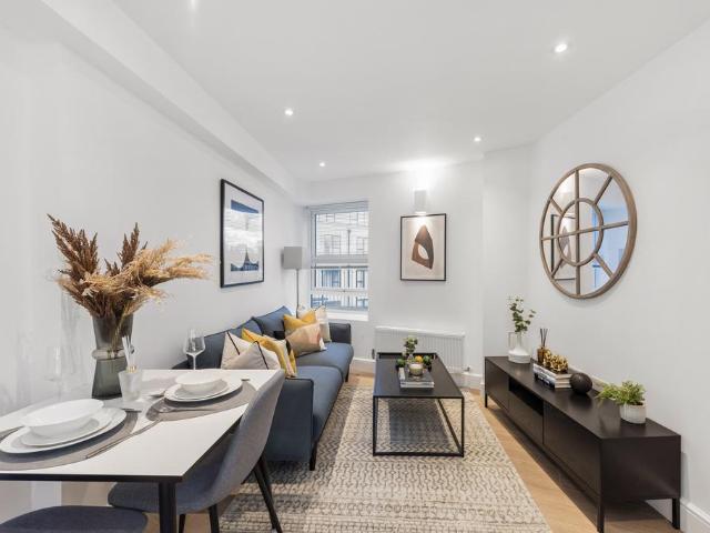 Flat for sale in Little Stanmore, Greater London