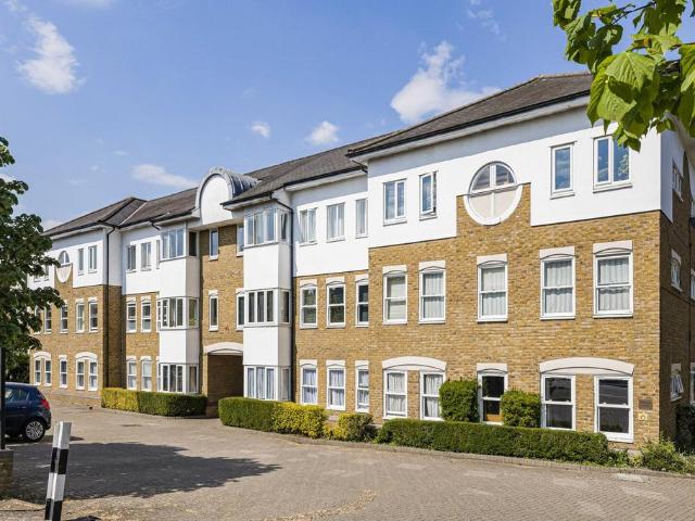 Flat for sale in Hertford, Colliers End