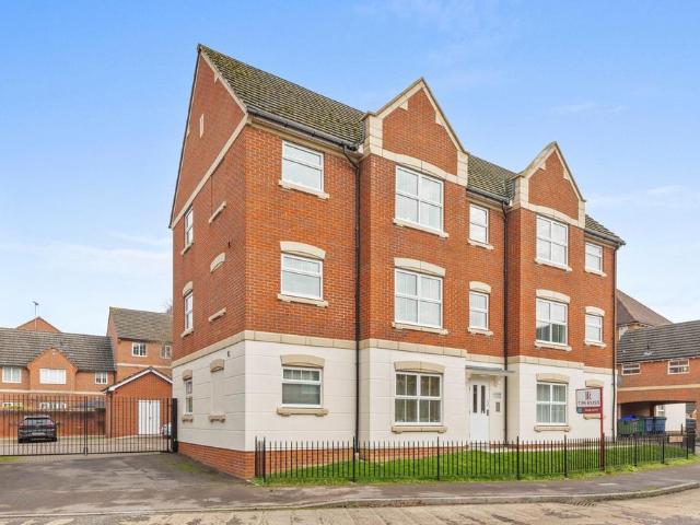 Flat for sale in Weston Turville, Buckinghamshire