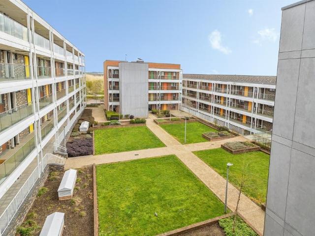 Flat for sale in Milton Keynes