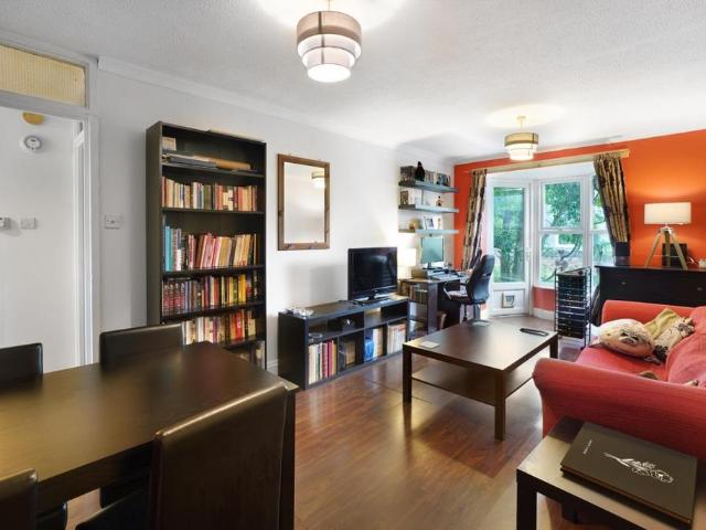Flat for sale in West Norwood, Greater London