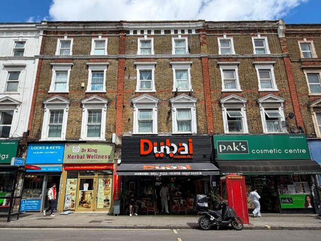 Flat for sale in Kilburn, Greater London
