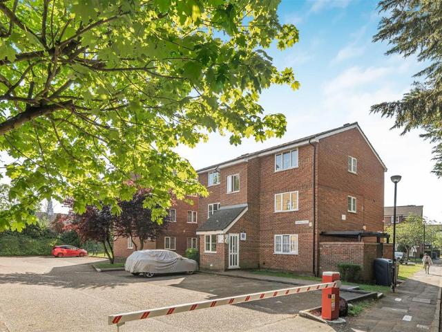 Flat for sale in Leyton, Greater London