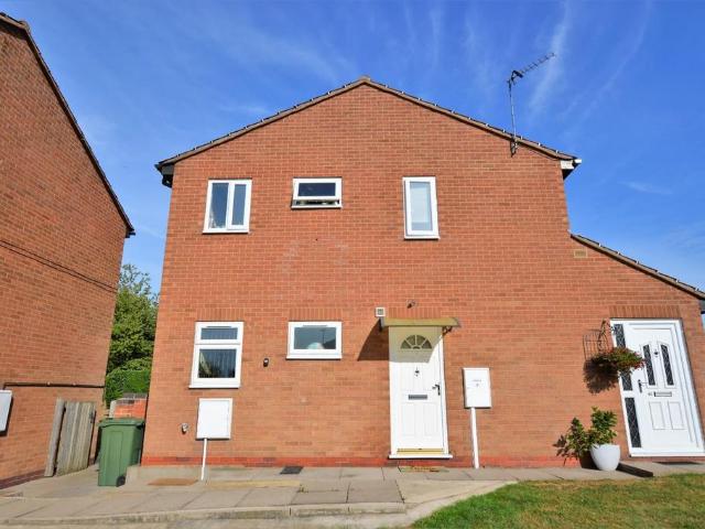 Flat for sale in Pinfold, Leicestershire