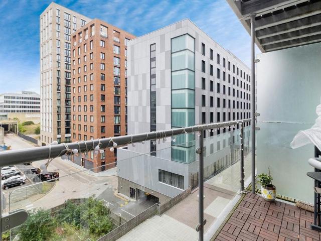 Flat for sale in Milton Keynes