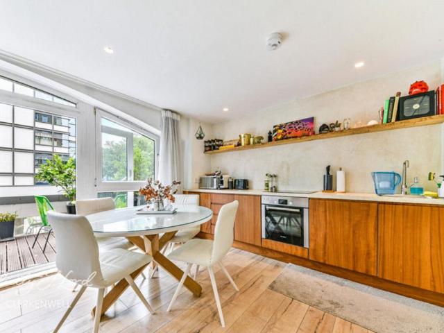 Flat for sale in Finsbury, Greater London