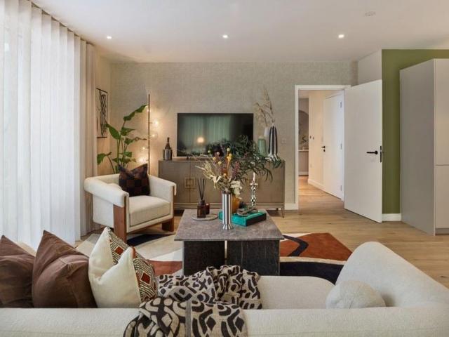 Flat for sale in London Borough of Ealing, Greater London
