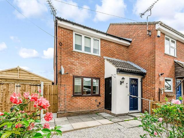 Flat for sale in Epping, Essex