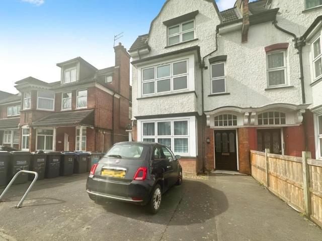 Flat for sale in London Borough of Croydon, Addiscombe