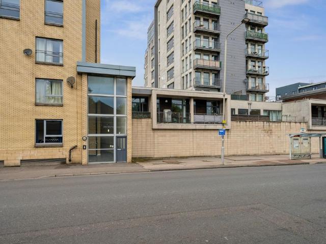 Flat for sale in Strathbungo, Scotland