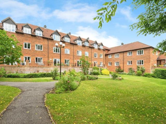 Flat for sale in Pachesham Park, Surrey