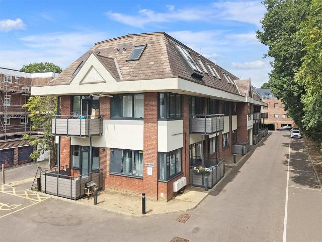 Flat for sale in Pachesham Park, Surrey