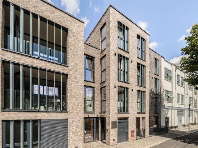 Flat for sale in South Hackney, Greater London