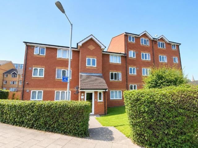 Flat for sale in London Borough of Lewisham, Deptford