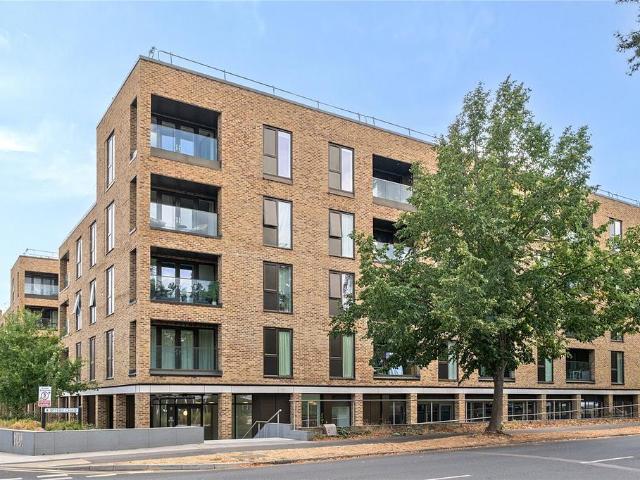 Flat for sale in Walton Court Gardens, Walton-on-Thames