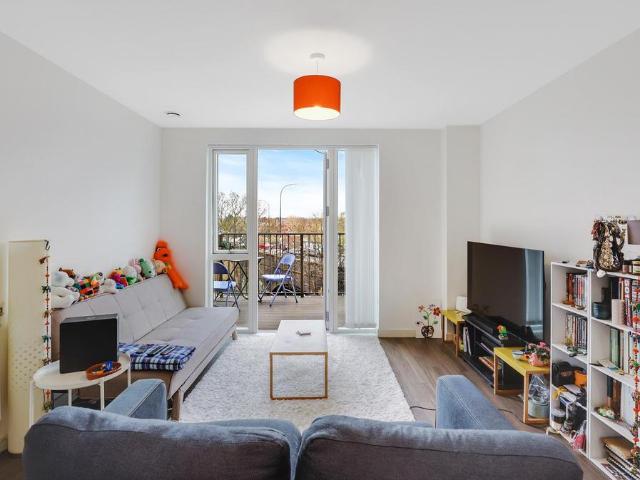 Flat for sale in London Borough of Lewisham, Greater London