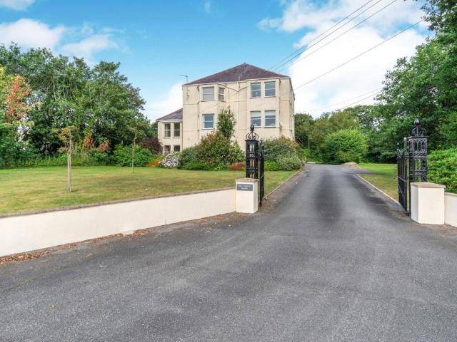 Flat for sale in Pwllheli