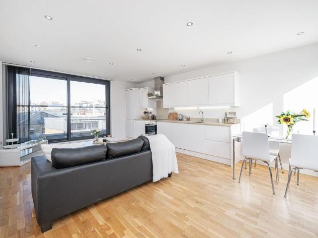 Flat for sale in Whitechapel, Greater London