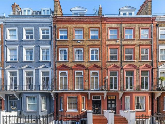 Flat for sale in Brompton, Greater London