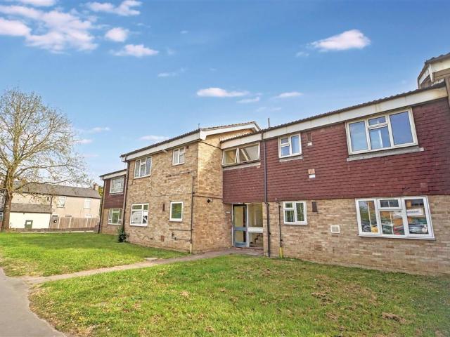 Flat for sale in Pachesham Park, Surrey