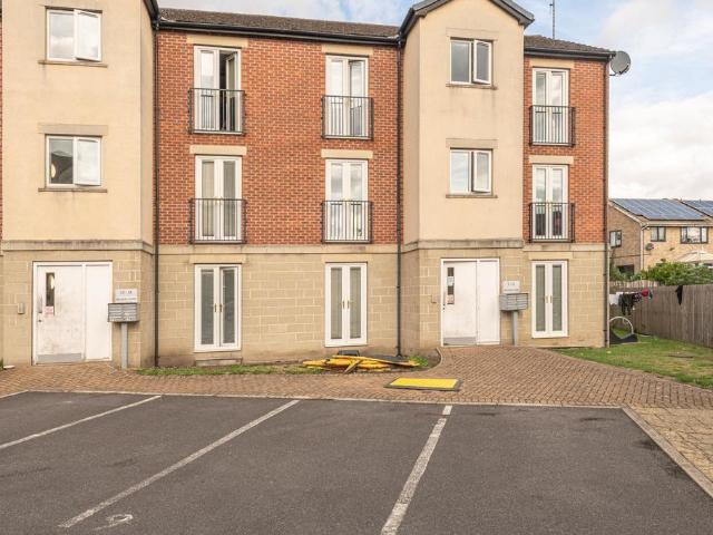Flat for sale in West Yorkshire