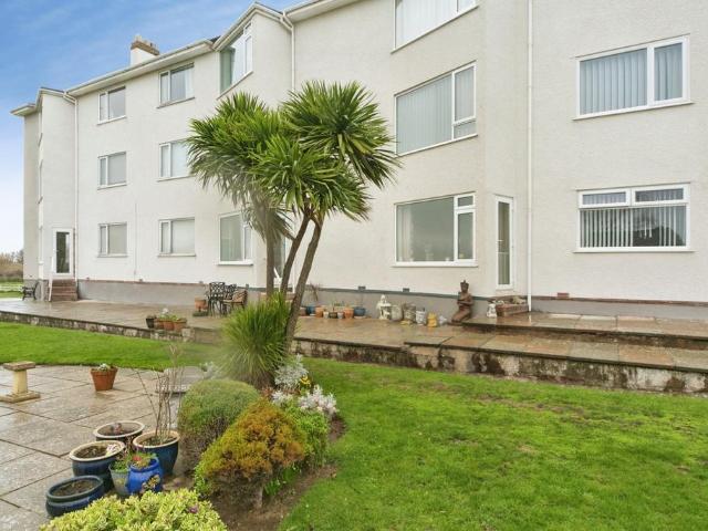 Flat for sale in Conwy, Wales