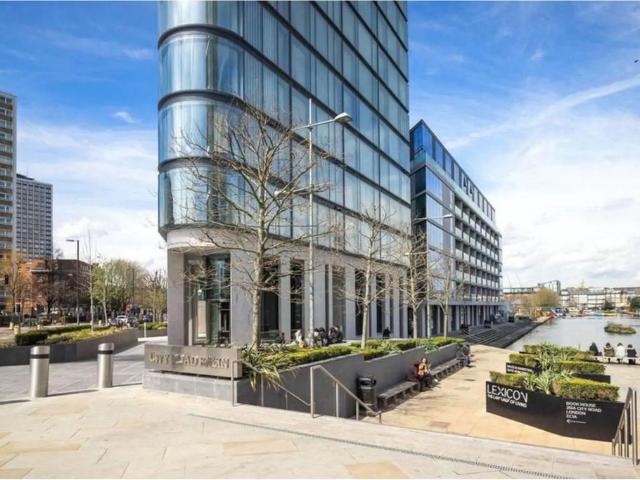 Flat for sale in Islington, Greater London