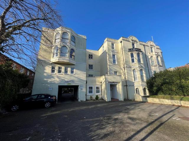 Flat for sale in Worthing, West Sussex