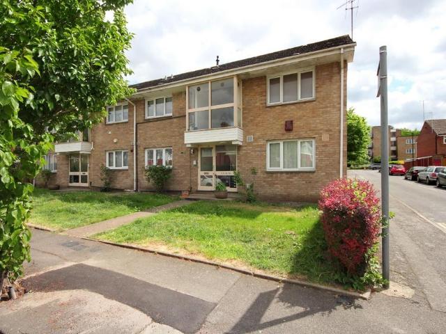 Flat for sale in London Borough of Ealing, Perivale