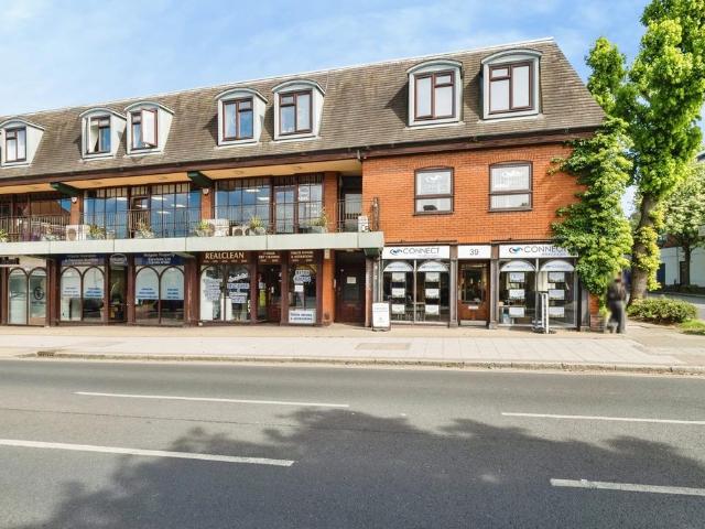 Flat for sale in Hornchurch, Greater London