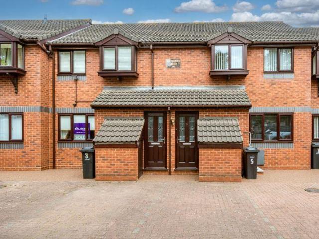 Flat for sale in Kingswinford, West Midlands