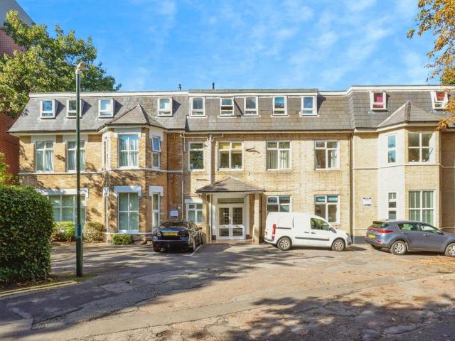 Flat for sale in West Cliff, Bournemouth