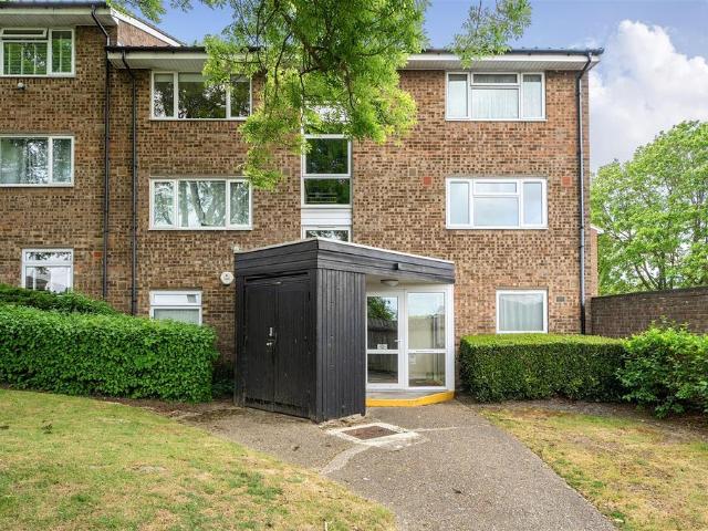 Flat for sale in Ramsden, Greater London