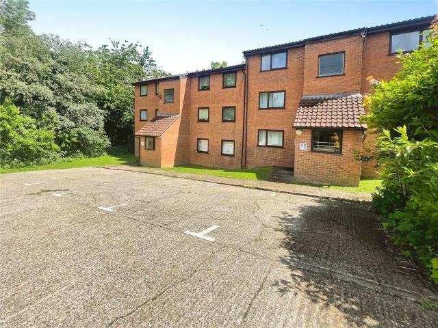 Flat for sale in Woodhall Farm, Pouchen End