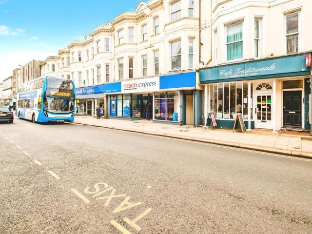 Flat for sale in Worthing, West Sussex