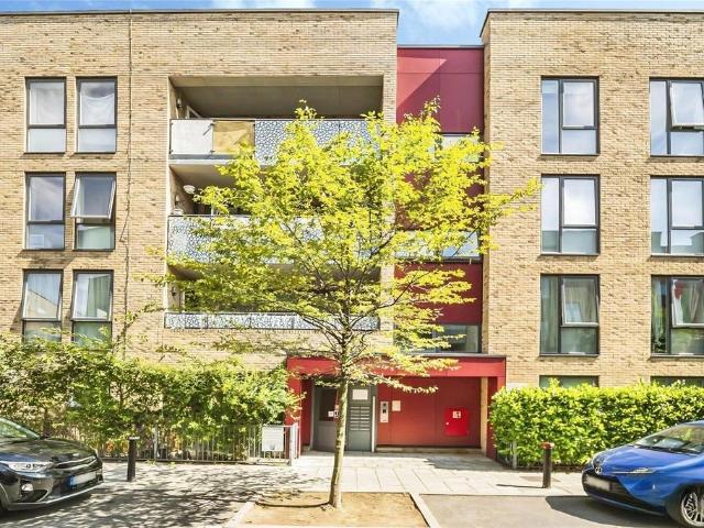 Flat for sale in London Borough of Lewisham, Greater London