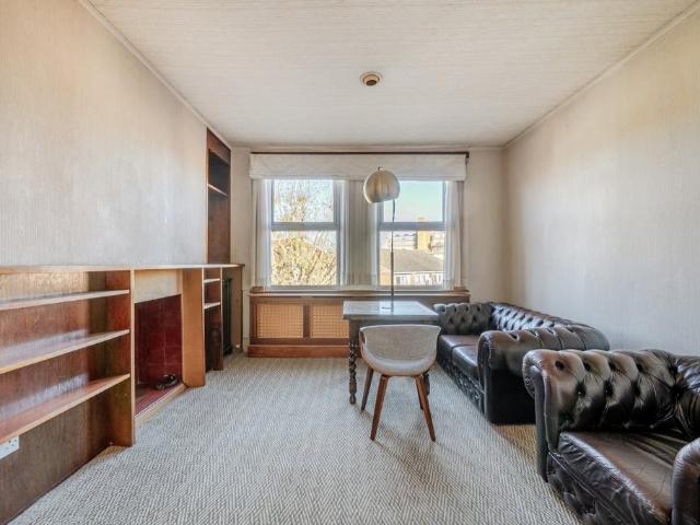 Flat for sale in Hammersmith, Greater London