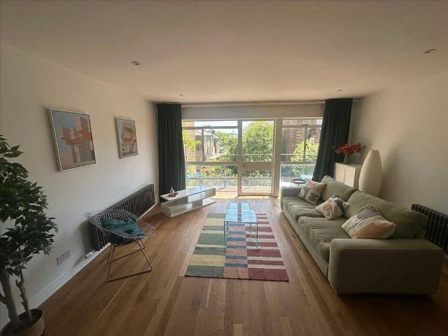 Flat for sale in Dartmouth Park, Greater London