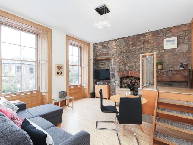 Flat for sale in Morningside, Scotland