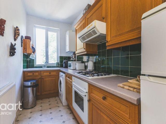 Flat for sale in East Dulwich, Greater London