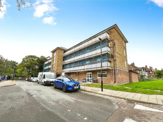Flat for sale in Middle Park, Greater London