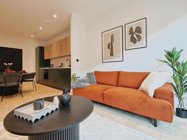 Flat for sale in Clapham Junction, Greater London