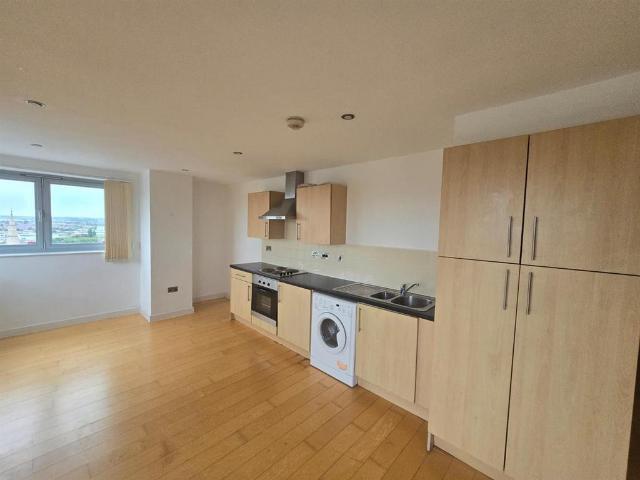 Flat for sale in St Matthew's, Old Wharf